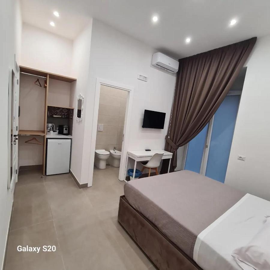 Hotel Residenza Nascari Al Plebiscito Neapel Exterior foto